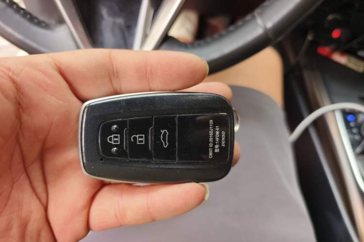 Used Toyota Camry 2019 2.5G Luxury Edition China VI Standard Vehicle Key