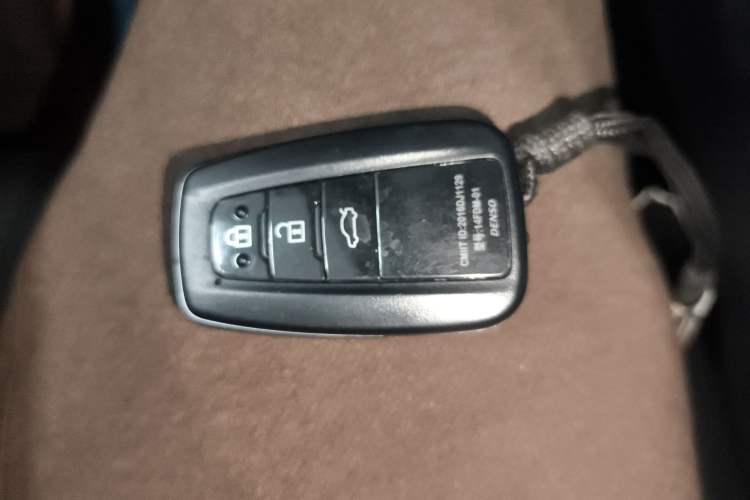 Used Toyota Camry 2019 Revised Version 2.0G Luxury Edition Vehicle Key