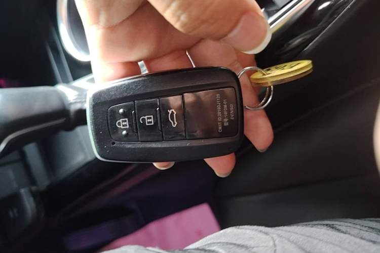Used Toyota Camry 2019 Revised Version 2.5S Fēngshàng Edition Vehicle Key