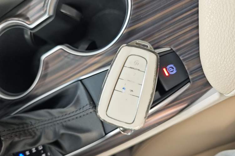 Used Toyota Camry 2019 Revised Version 2.0G Luxury Edition Vehicle Key