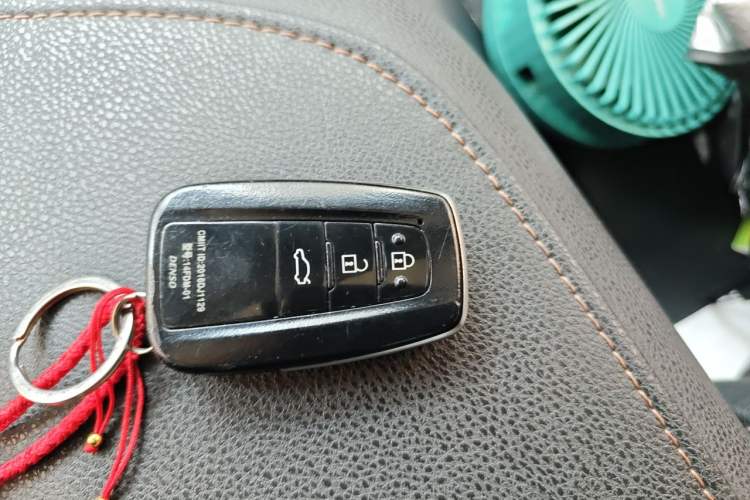 Used Toyota Camry 2019 Revised Version 2.0G Luxury Edition Vehicle Key
