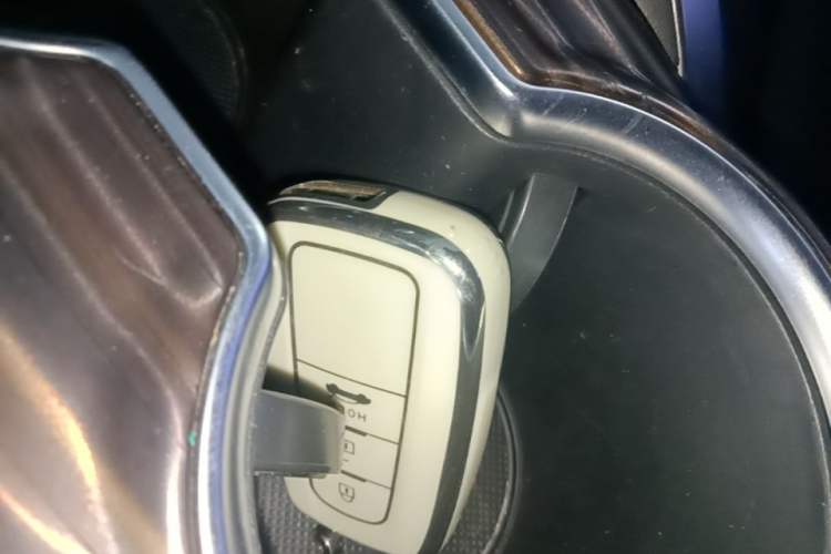 Used Toyota Camry 2019 2.5G Luxury Edition China VI Standard Vehicle Key