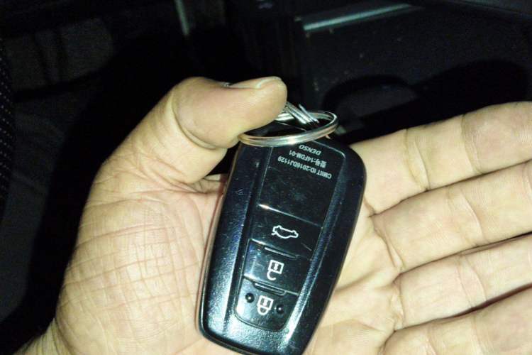 Used Toyota Camry 2019 2.0G Luxury Edition China VI Standard Vehicle Key
