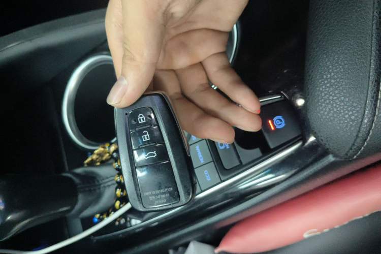 Used Toyota Camry 2019 2.5S FENGSHANG Version China VI Standard Vehicle Key