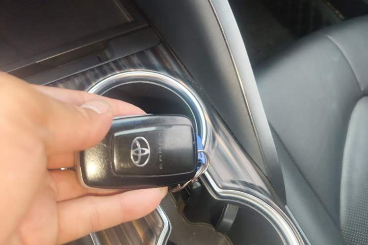 Used Toyota Camry 2019 2.0G Luxury Edition China VI Standard Vehicle Key