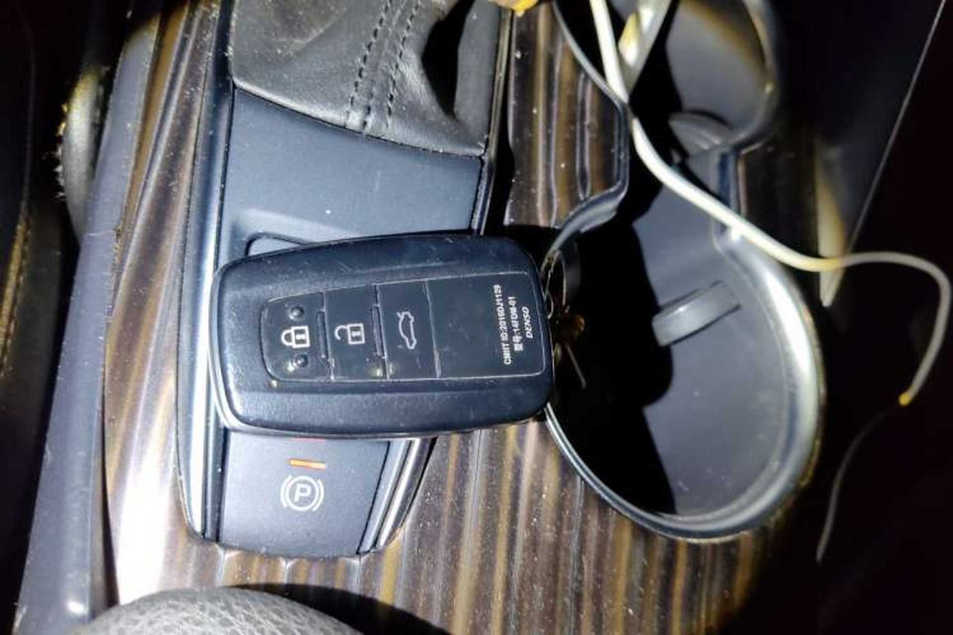 Used Toyota Camry 2019 Revised Version 2.0G Luxury Edition Vehicle Key