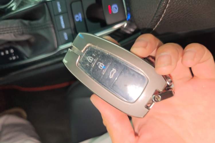 Used Toyota Camry 2019 2.5S FENGSHANG Version China VI Standard Vehicle Key