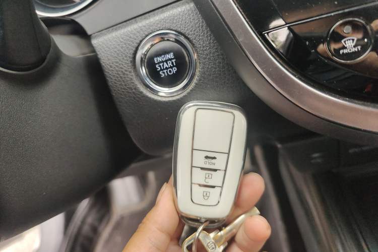 Used Toyota Camry 2019 2.5G Luxury Edition China VI Standard Vehicle Key