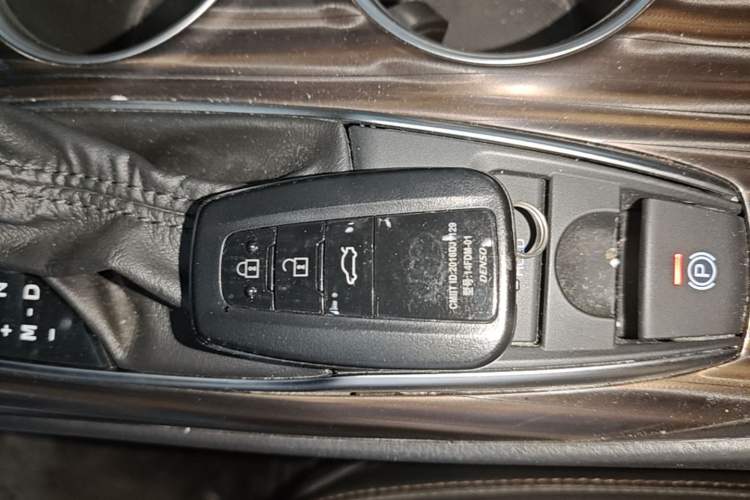 Used Toyota Camry 2019 Revised Version 2.0G Luxury Edition Vehicle Key