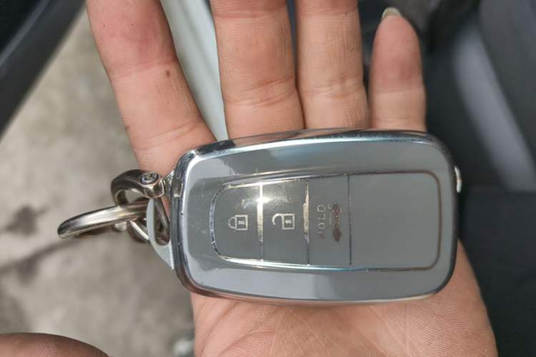 Used Toyota Camry 2019 2.0S FENGSHANG Version China VI Standard Vehicle Key