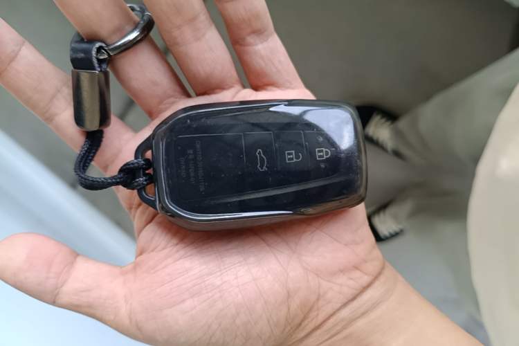Used Toyota Camry 2019 2.0G Luxury Edition China VI Standard Vehicle Key
