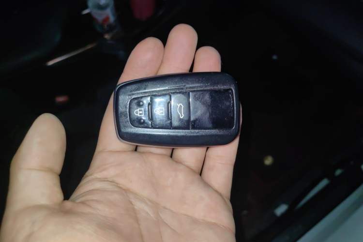 Used Toyota Camry 2019 2.0G Luxury Edition China VI Standard Vehicle Key