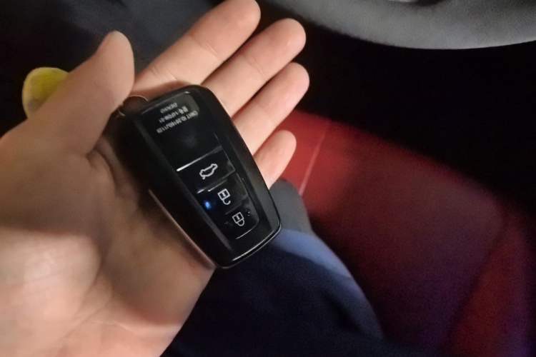 Used Toyota Camry 2019 2.5S FENGSHANG Version China VI Standard Vehicle Key
