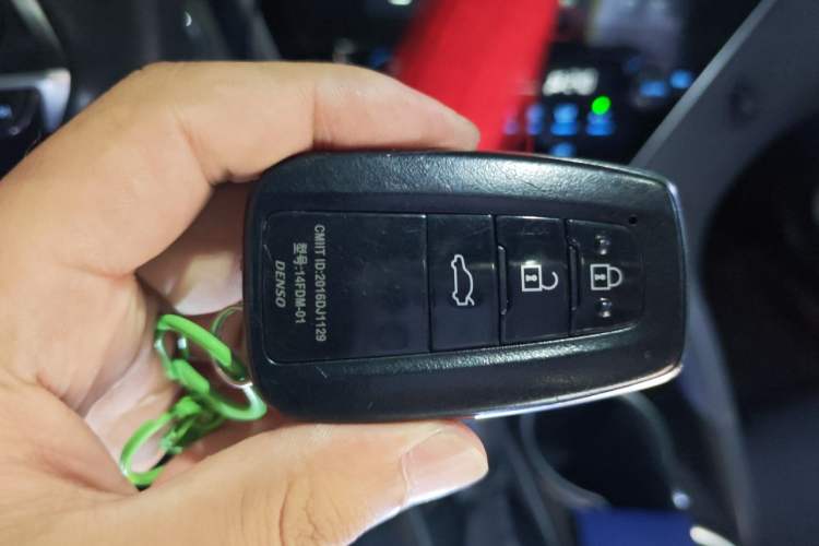 Used Toyota Camry 2019 Revised Version 2.0G Luxury Edition Vehicle Key