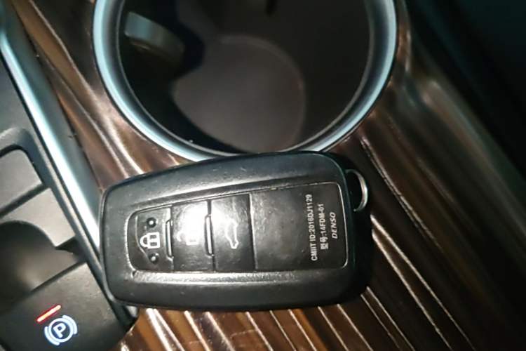 Used Toyota Camry 2019 Revised Version 2.0G Luxury Edition Vehicle Key