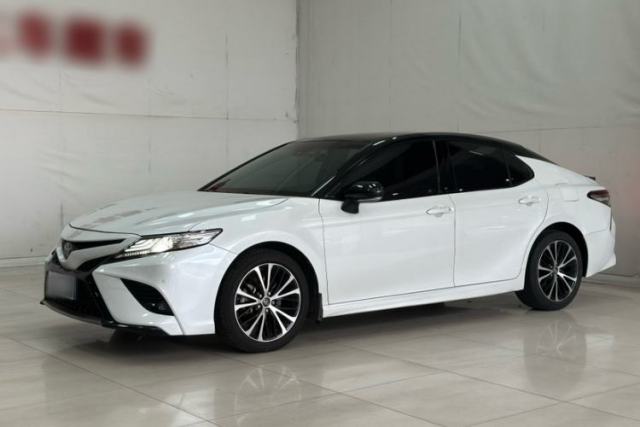 Ojetý Toyota Camry 2019 Revised Version 2.5S Fēngshàng Edition