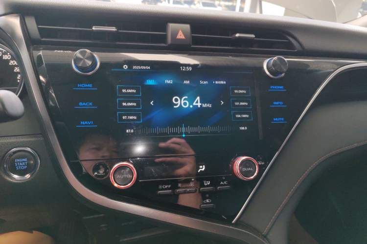 Used Toyota Camry 2019 2.0G Luxury Edition China VI Standard Audio And AC Panel