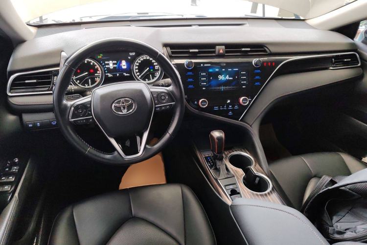 Used Toyota Camry 2019 2.0G Luxury Edition China VI Standard Center Console