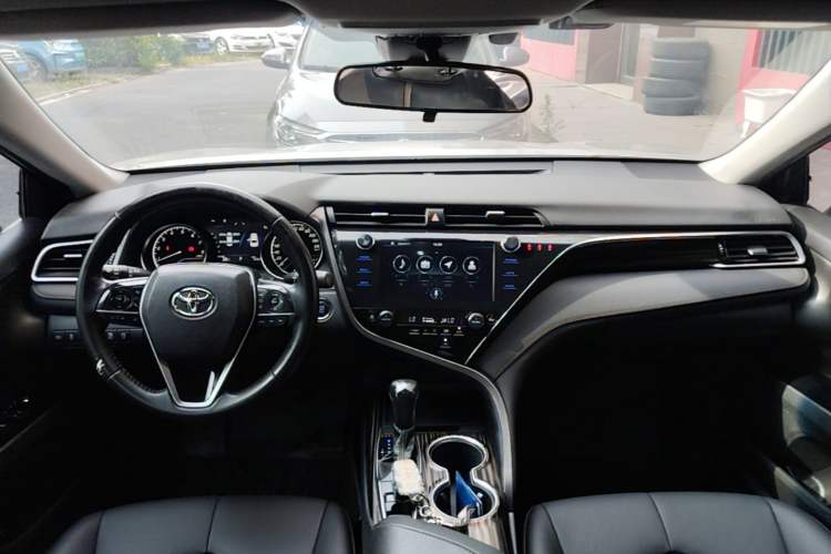 Used Toyota Camry 2019 2.0G Luxury Edition China VI Standard Center Console