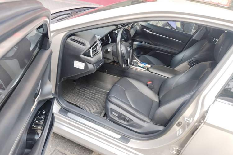 Used Toyota Camry 2019 2.0G Luxury Edition China VI Standard Driver Seat