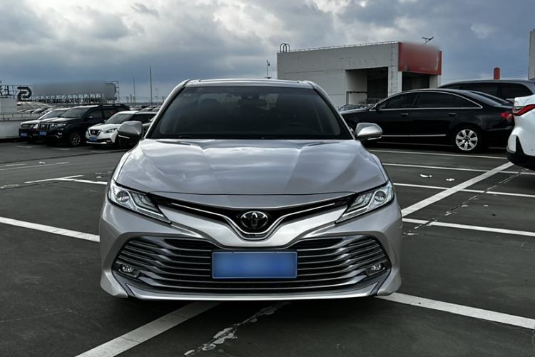 Used Toyota Camry 2019 Revised Version 2.0G Luxury Edition Exterior 1