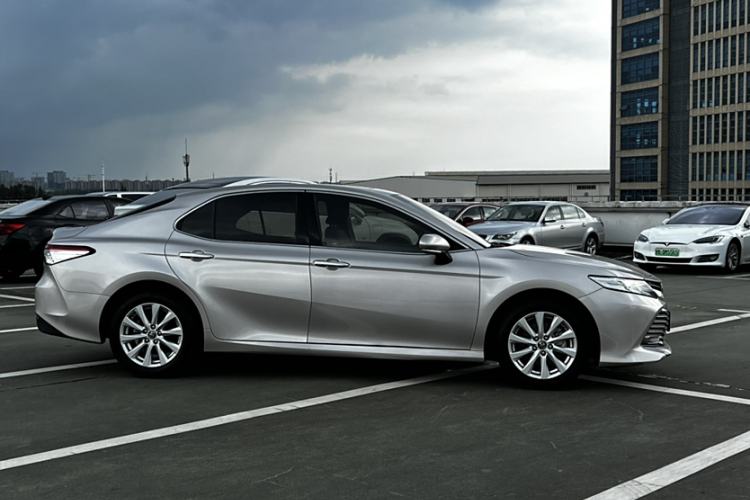Used Toyota Camry 2019 Revised Version 2.0G Luxury Edition Exterior 3