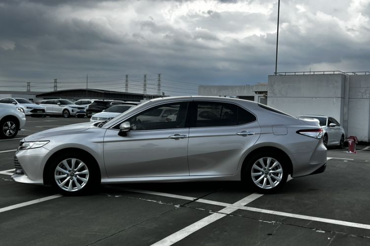 Used Toyota Camry 2019 Revised Version 2.0G Luxury Edition Exterior 4