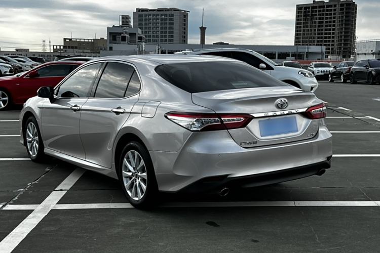 Used Toyota Camry 2019 Revised Version 2.0G Luxury Edition Exterior 5