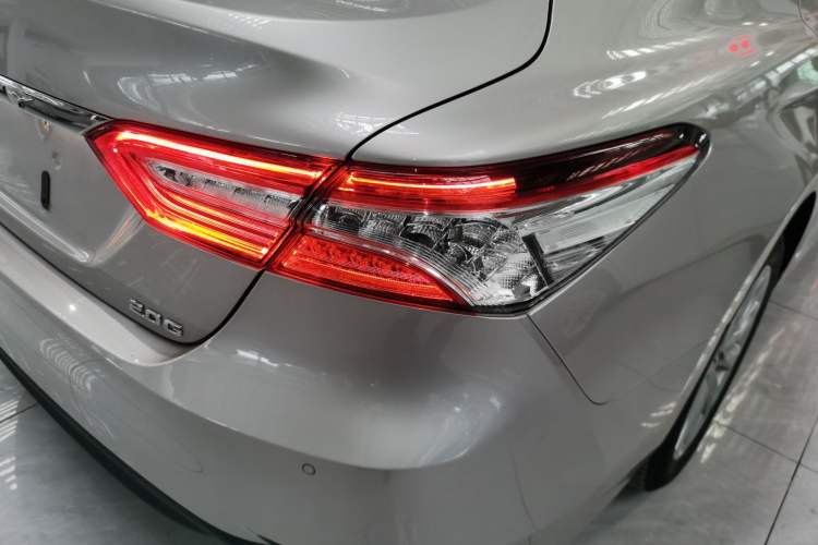 Used Toyota Camry 2019 Revised Version 2.0G Luxury Edition Exterior 6