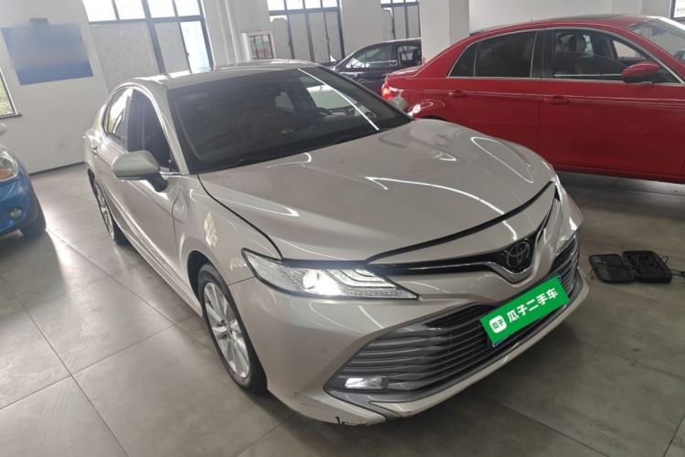 Used Toyota Camry 2019 Revised Version 2.0G Luxury Edition Front Right 45 Deg