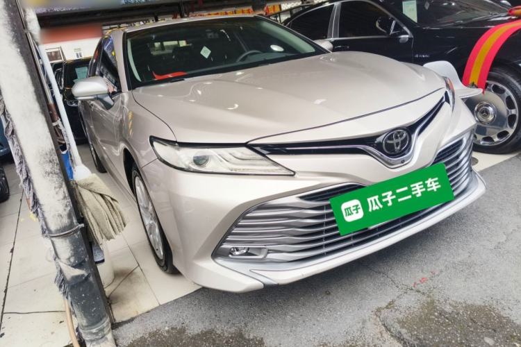 Used Toyota Camry 2019 Revised Version 2.0G Luxury Edition Front Right 45 Deg