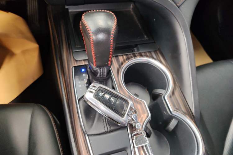 Used Toyota Camry 2019 2.0G Luxury Edition China VI Standard Gear Lever