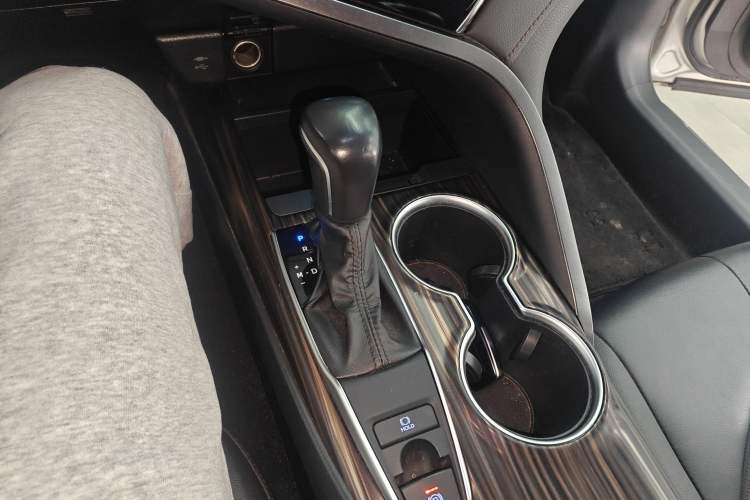 Used Toyota Camry 2019 Revised Version 2.0G Luxury Edition Gear Lever
