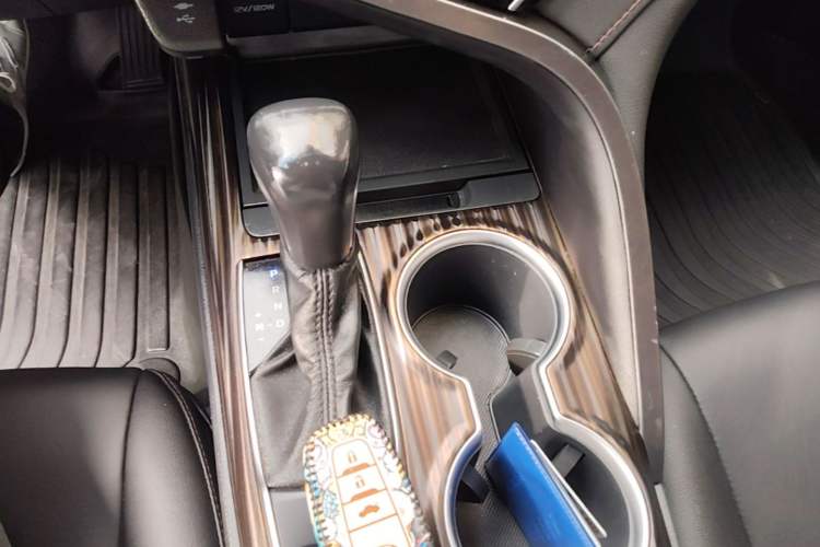 Used Toyota Camry 2019 2.0G Luxury Edition China VI Standard Gear Lever