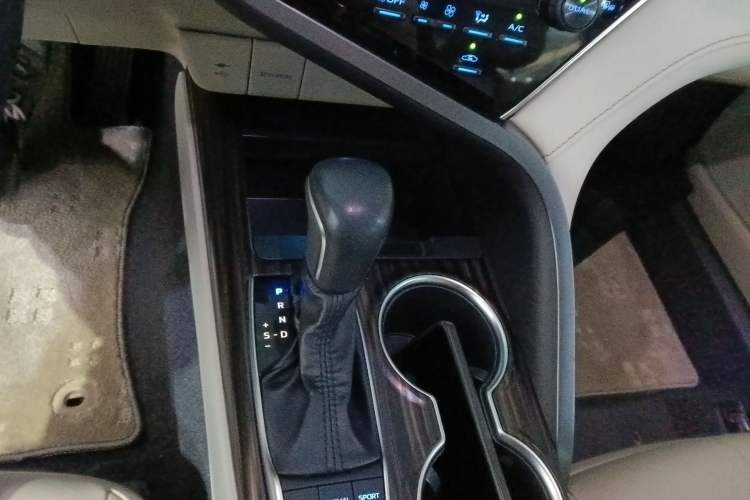 Used Toyota Camry 2019 2.5G Luxury Edition China VI Standard Gear Lever