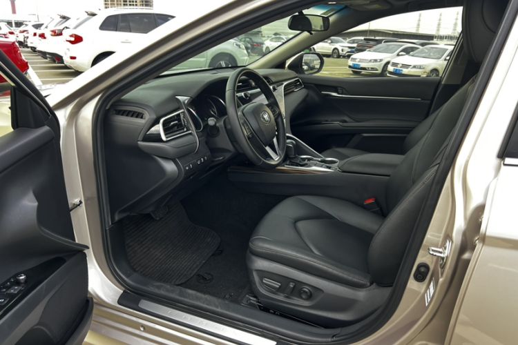 Used Toyota Camry 2019 Revised Version 2.0G Luxury Edition Interior 4