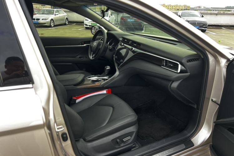 Used Toyota Camry 2019 Revised Version 2.0G Luxury Edition Interior 7