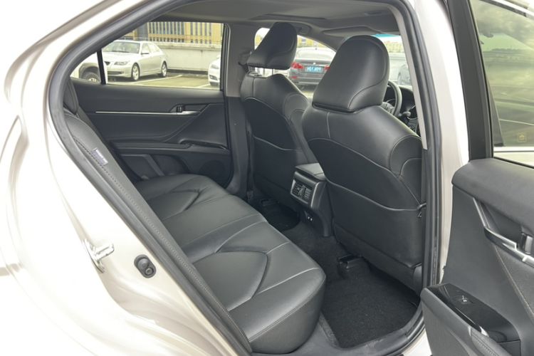 Used Toyota Camry 2019 Revised Version 2.0G Luxury Edition Interior 8