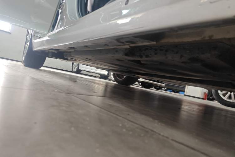 Used Toyota Camry 2019 Revised Version 2.0G Luxury Edition Right Side Sill
