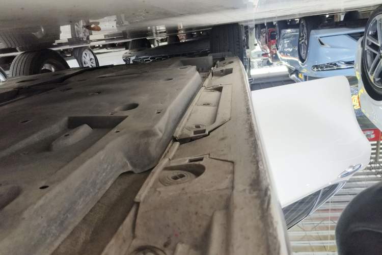 Used Toyota Camry 2019 Revised Version 2.0G Luxury Edition Right Side Sill