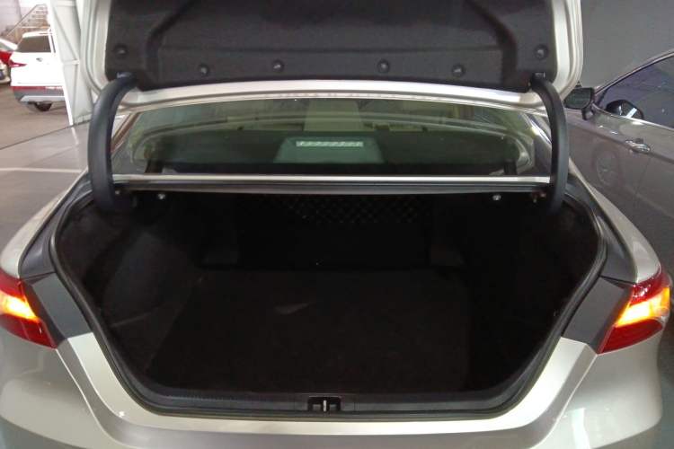 Used Toyota Camry 2019 2.5G Luxury Edition China VI Standard Trunk
