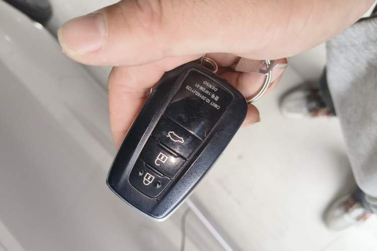 Used Toyota Camry 2019 Revised Version 2.0G Luxury Edition Vehicle Key