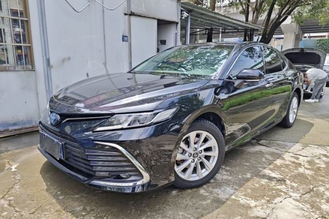 Ojetý Toyota Camry 2021 Dual-Motor 2.5 HGVP Leading Edition