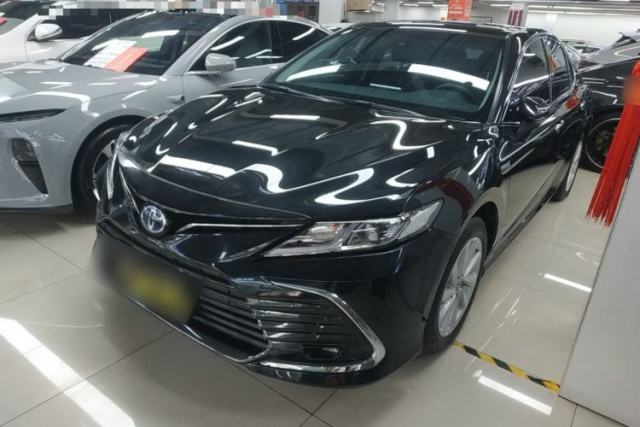 Ojetý Toyota Camry 2021 Dual-Motor 2.5 HGVP Leading Edition