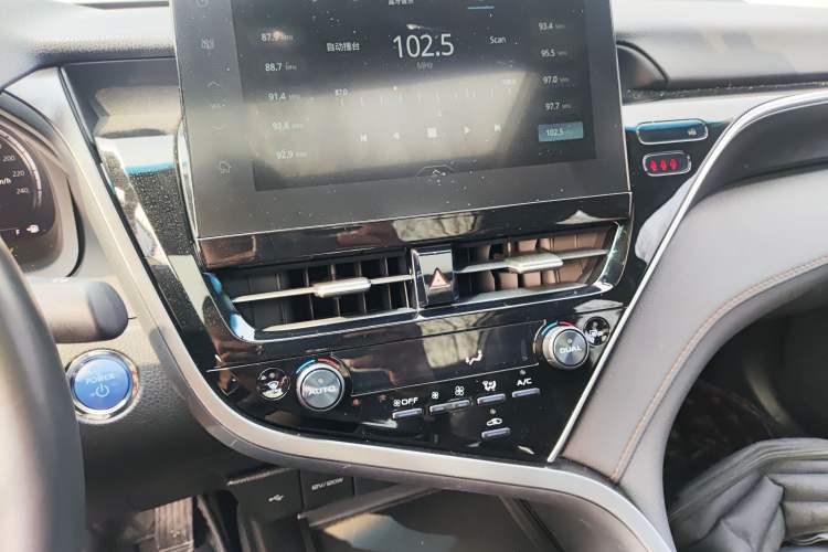 Used Toyota Camry 2021 Dual-Motor 2.5HG Luxury Edition Audio And AC Panel