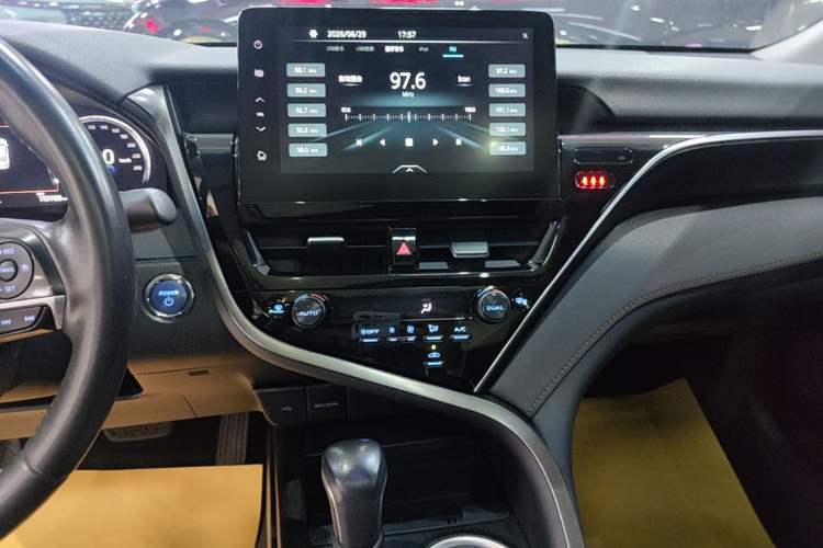 Used Toyota Camry 2021 Dual-Motor 2.5HG Luxury Edition Audio And AC Panel
