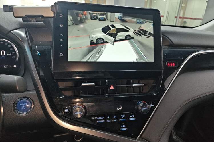 Used Toyota Camry 2021 Dual-Motor 2.5HG Luxury Edition Audio And AC Panel