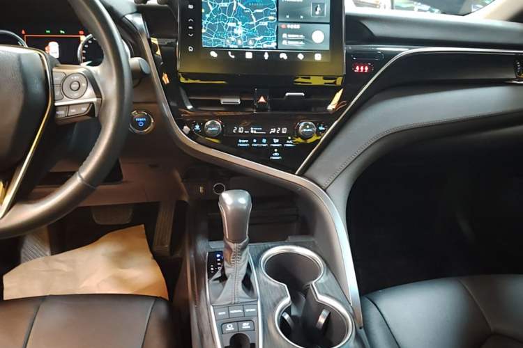 Used Toyota Camry 2021 Dual-Motor 2.5HG Luxury Edition Audio And AC Panel