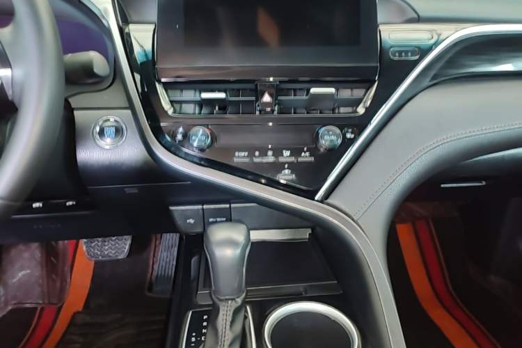 Used Toyota Camry 2021 2.5G Luxury Edition Audio And AC Panel