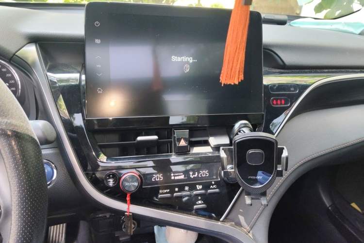 Used Toyota Camry 2021 Dual-Motor 2.5HG Luxury Edition Audio And AC Panel